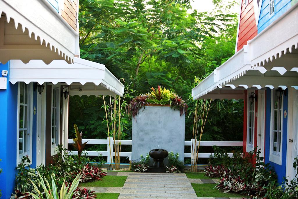 Color Ville Hotel Sha Certified Sakon Nakhon Exterior photo