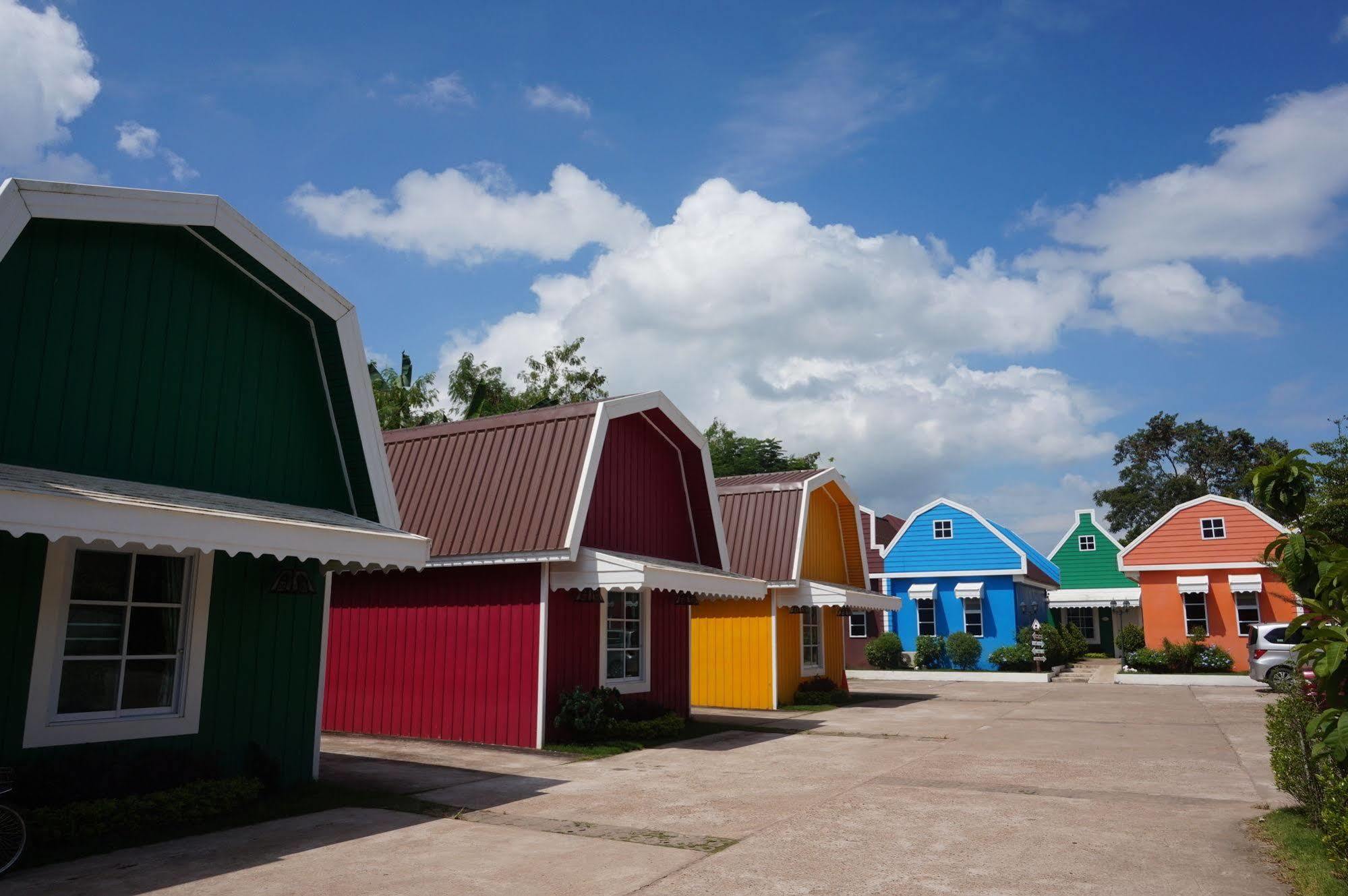 Color Ville Hotel Sha Certified Sakon Nakhon Exterior photo