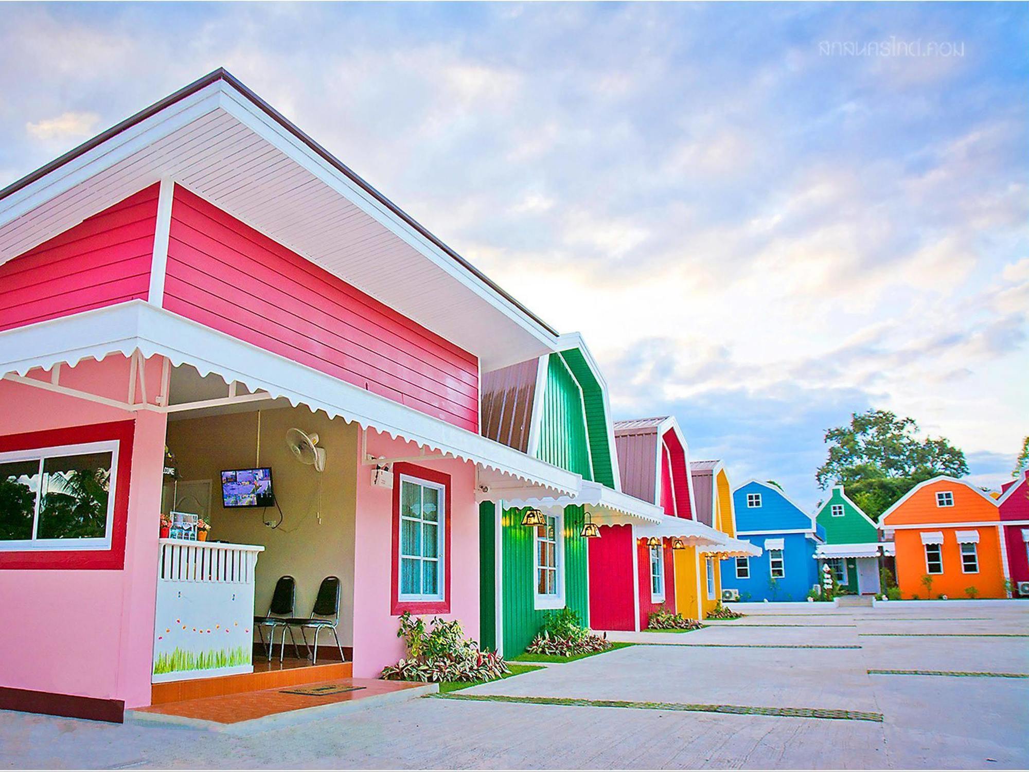 Color Ville Hotel Sha Certified Sakon Nakhon Exterior photo
