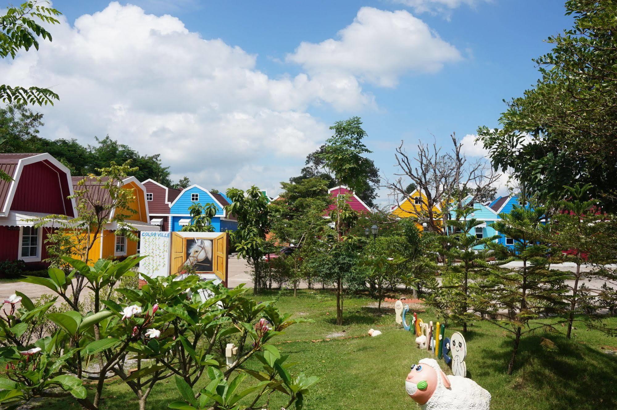 Color Ville Hotel Sha Certified Sakon Nakhon Exterior photo