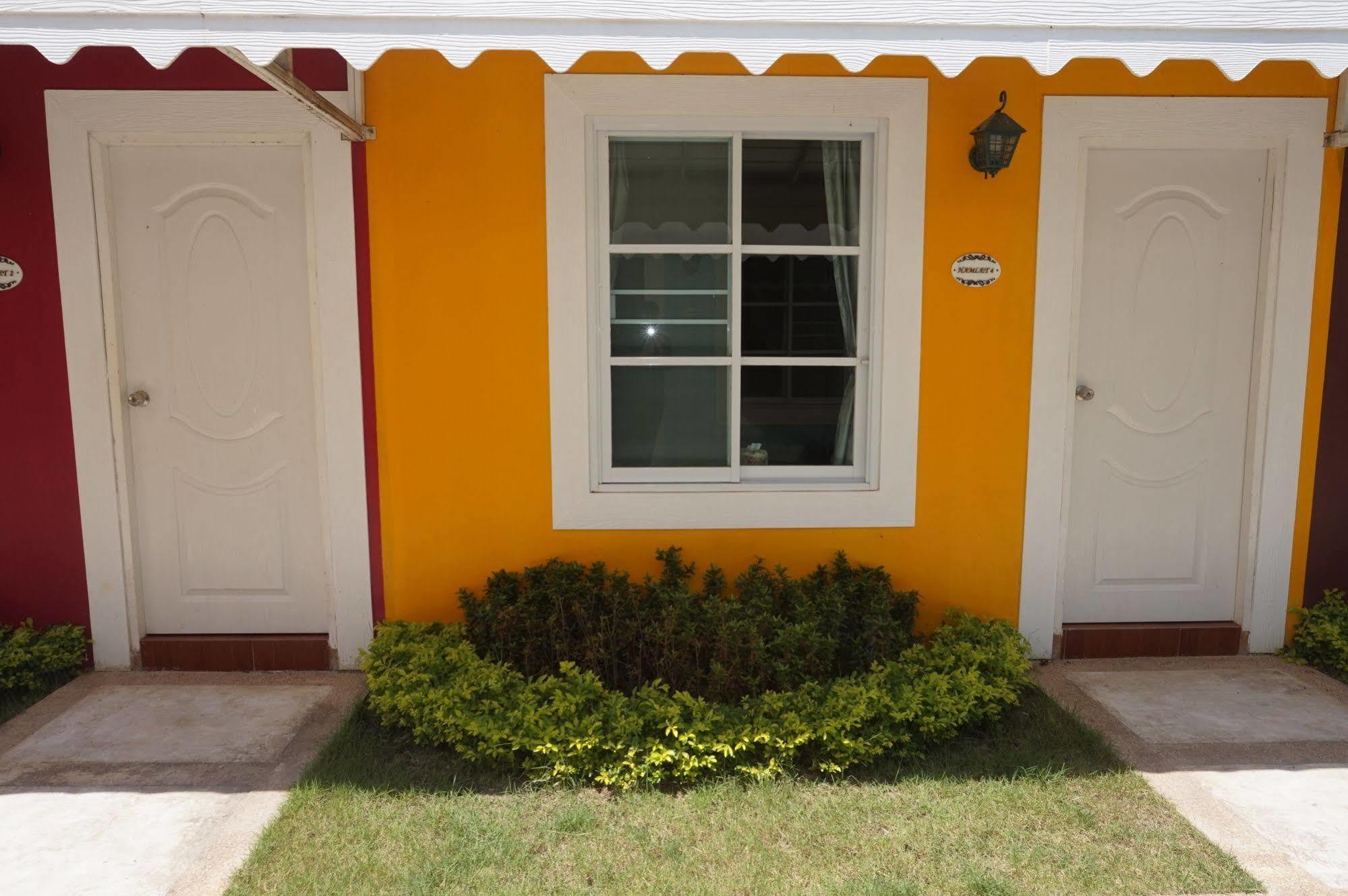 Color Ville Hotel Sha Certified Sakon Nakhon Exterior photo