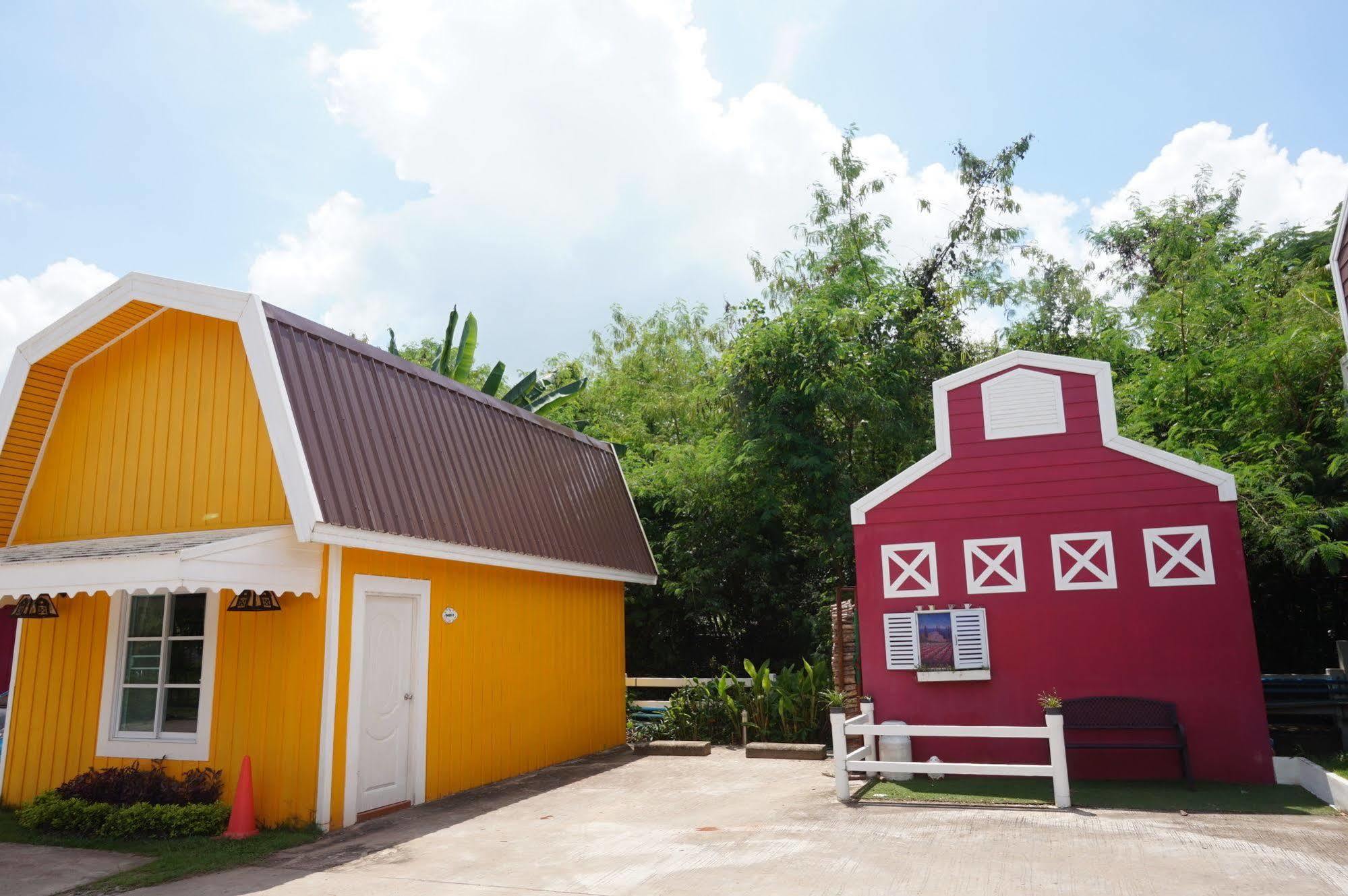 Color Ville Hotel Sha Certified Sakon Nakhon Exterior photo